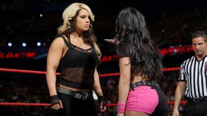 AJ Lee Vs Kaitlyn 