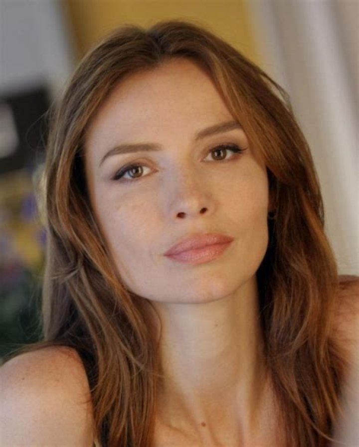 Any One 16 Saffron Burrows Nude Photo Shoot Wallpapers