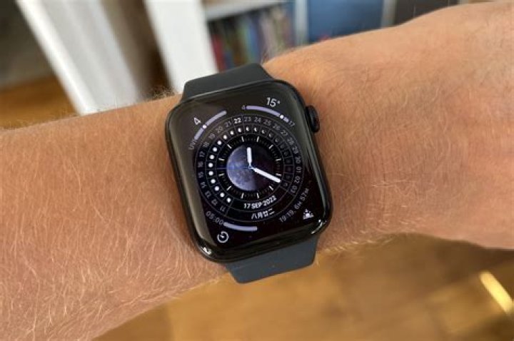 Apple Watch SE 2 with notification and two different watch faces