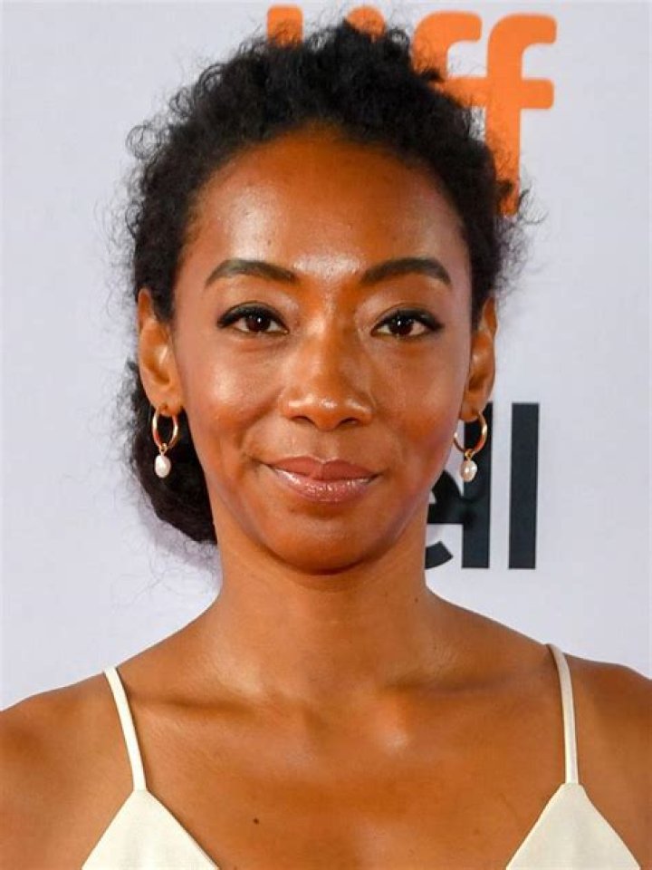 Betty Gabriel as Elizabeth Wright and John Krasinski as Jack Ryan in Tom Clancy's Jack Ryan season 3