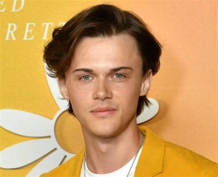 Christopher Briney Height Age Weight Wiki & Bio