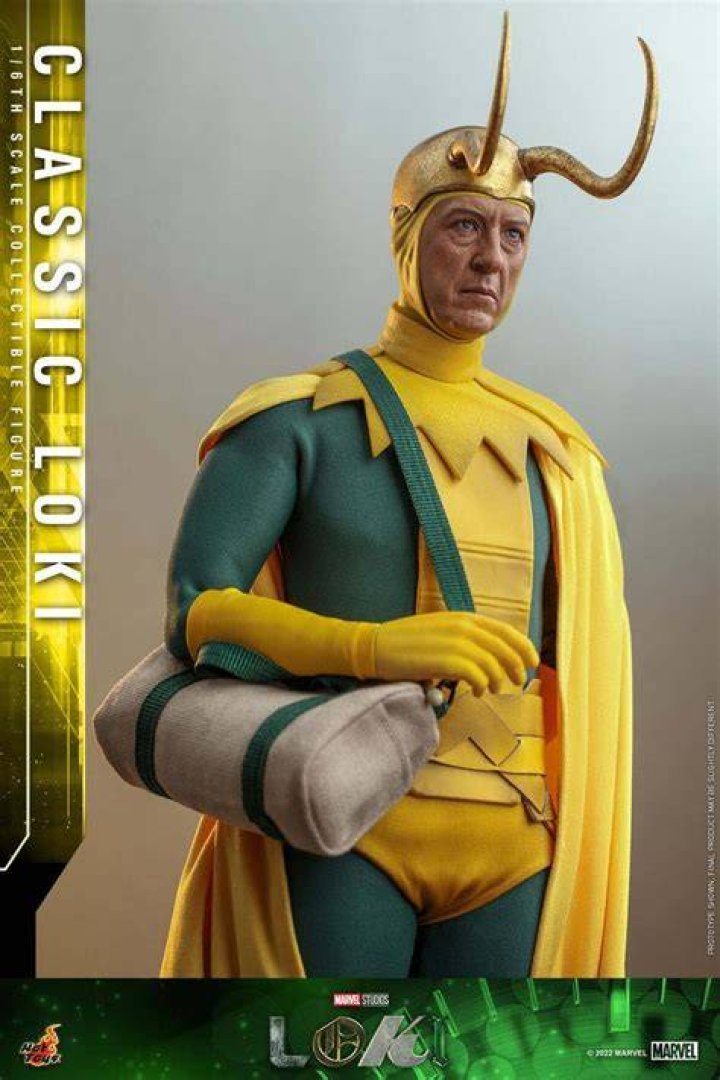 Classic Loki looking at the other Loki's.