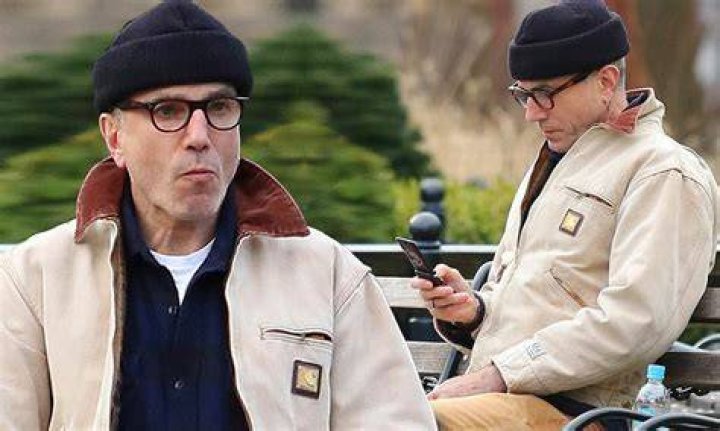 Daniel Day Lewis wearing glasses in Phantom Thread