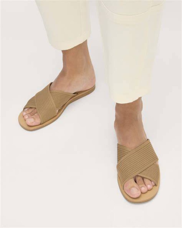 Everlane, The Day Crossover Sandal, sandals for wide feet