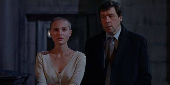 Evey and detective after explosions in V for Vendetta