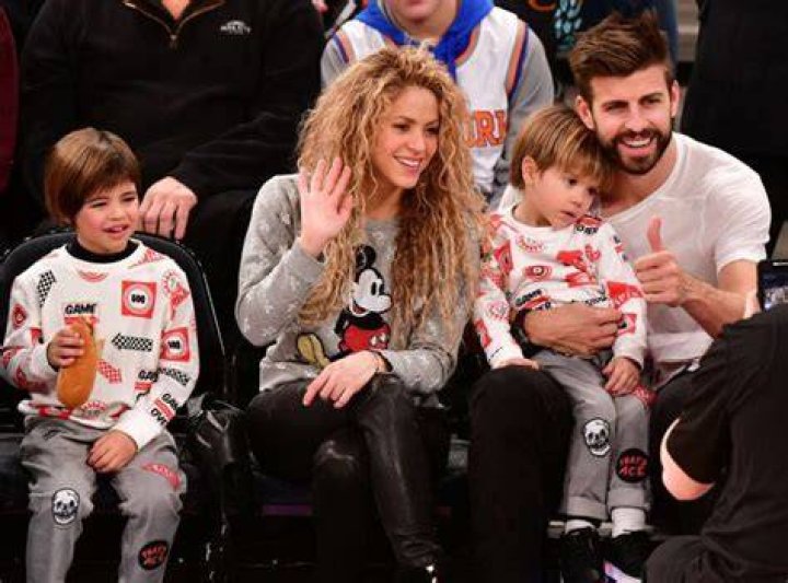 Gerard Pique, Shakira and their sons in New York City in 2017