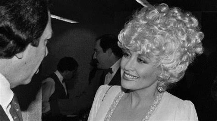 How did Dolly Parton meet Carl Thomas Dean? How did Dolly Parton meet Carl Thomas Dean?