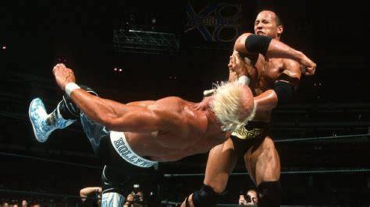 Hulk Hogan vs The Rock
