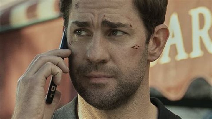 Jack Ryan on the phone in Jack Ryan Shadow Recruit