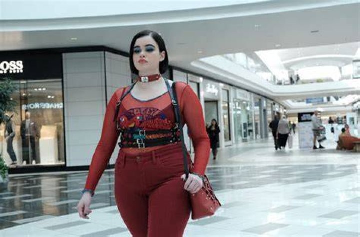 kat in the mall in euphoria
