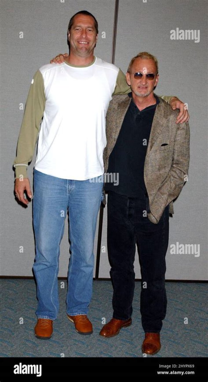 Ken Kirzinger and Robert Englund in Freddy vs Jason