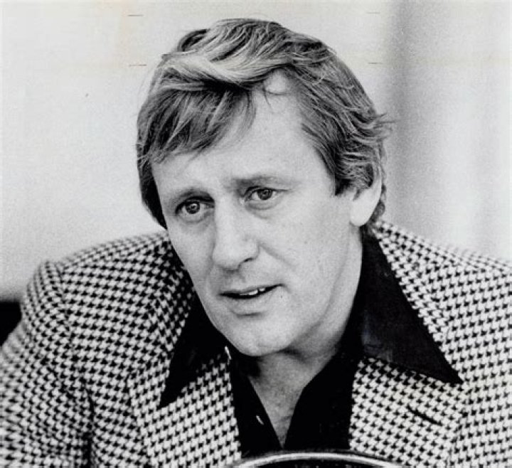 Len Cariou Wiki Biography, net worth, wife, height, death, teeth