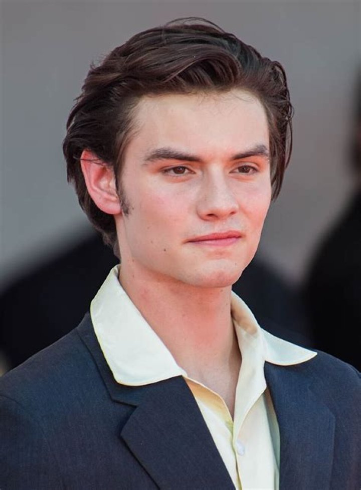Louis Partridge Pic