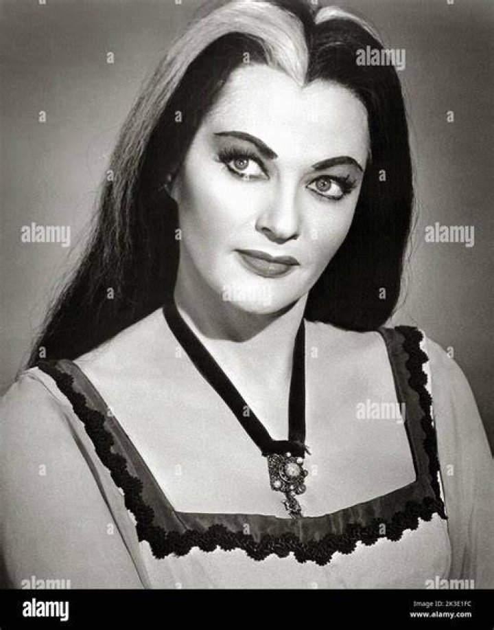 Munsters Lily Munster