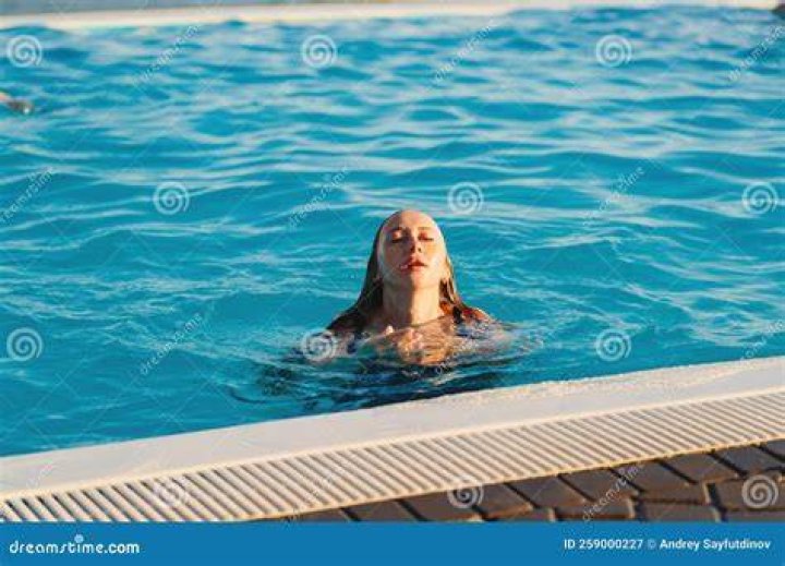 Ovi emerging from the pool at the end of Extraction