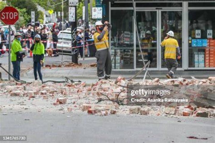 People are seen examining damaged buildings along Chapel Street following an earthquake in Melbourne, Australia. Photo / Getty Images