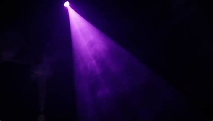 Purple spotlight from Barn Find Rumor in Forza Horizon 5