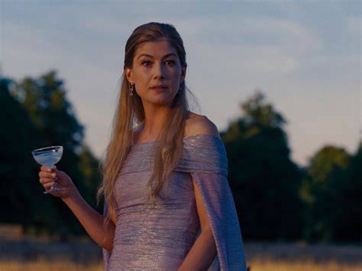 rosamund pike, saltburn rosamund pike, saltburn