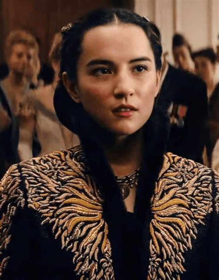 Shadow and Bone Alina Starkov and General Kirigan
