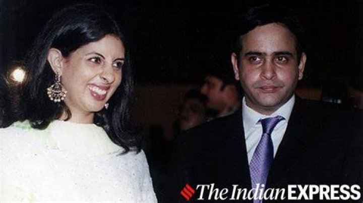 Shweta Bachchan Nanda and Nikhil Nanda&rsquo;s daughter Navya Naveli Nanda turned 21 yesterday and everyone from her friends to her family members were in attendance. Aishwarya Rai Bachchan and Shweta sang along as Navya cut her birthday cake while Aaradhya looked excited and happy to be there. Navya&rsquo;s friends Shanaya Kapoor, Khushi Kapoor and Ananya Birla were also spotted at the party. Navya looked absolutely stunning a black and silver embellished dress as she celebrated her 21st birthday. Amidst lots of fun and laughter Shweta&rsquo;s daughter turned a year older. Though she is extremely close to her grandparents, no pictures of them have come to the forefront till now. But, we are sure they blessed her with their wishes. We&rsquo;ve got our hands on a video and a picture from the party, take a look.