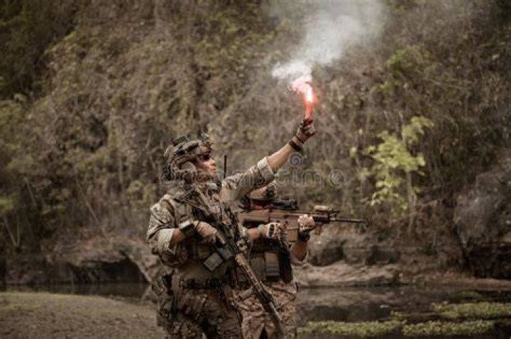 Soldiers fire rifles in PlayerUnknowns Battlegrounds
