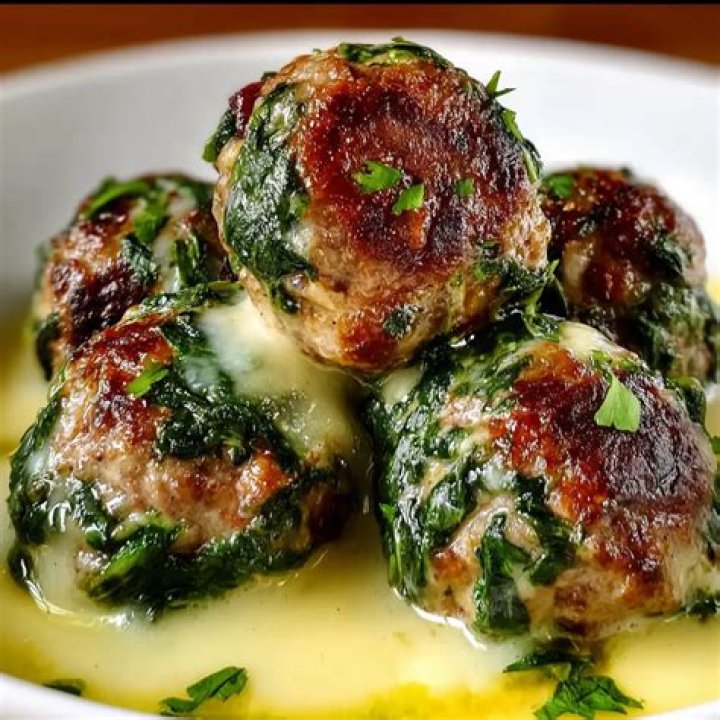 Spinach Garlic Meatballs Stuffed With Mozzarella Recipeera