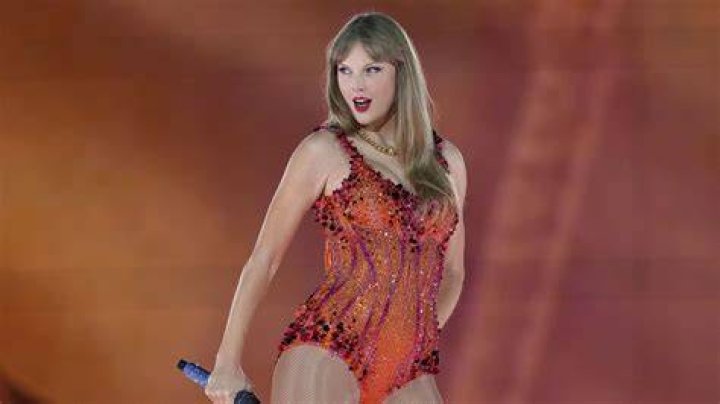 Taylor Swift posing on the red carpet