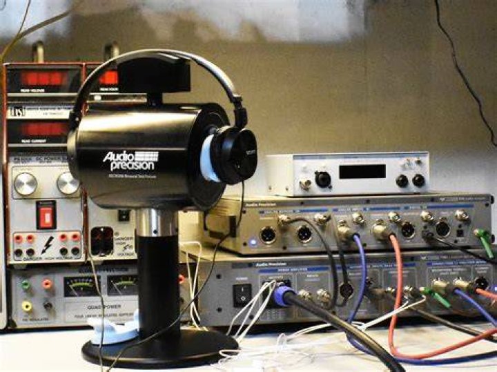The Audio Precision AECM206 Headphone Test Fixture supports the testing of circum-aural, supra-aural and intra-concha headphones and earbuds in R&D and production test applications. The Audio Precision AECM206 Headphone Test Fixture supports the testing of circum-aural, supra-aural and intra-concha headphones and earbuds in R&D and production test applications.