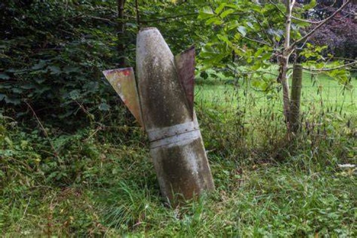 The unexploded bomb in the rain in The Devil's Backbone