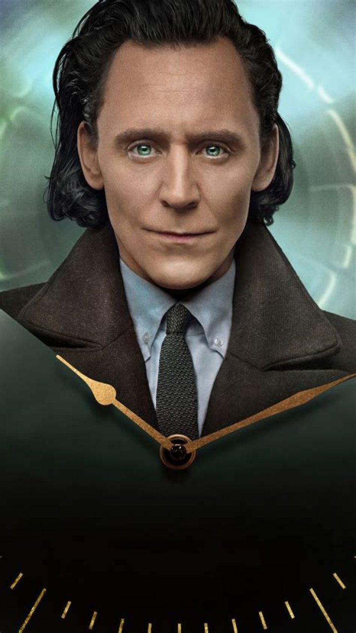Tom Hiddleston in Loki with MCU Timeline