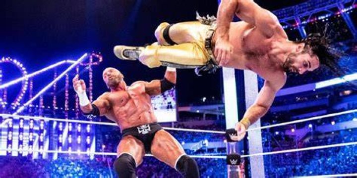 Triple H v Seth Rollins 
