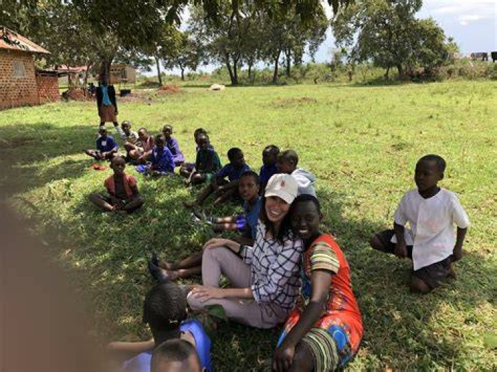 volunteer in uganda