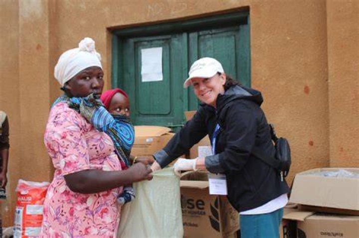 volunteer with family abroad