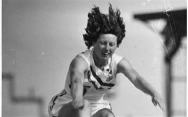 Yvette Williams winning the long jump final in Helsinki. (NZ Herald Archive)